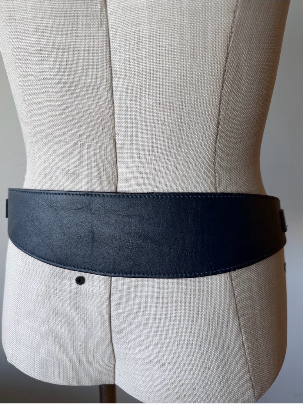 Brave Structured Wide Leather Waist Belt – Deep Navy | Made in Canada - Picture 5 of 10